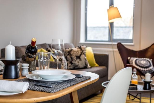 Geneva House Apartments By Elegance Living Питерборо Екстериор снимка