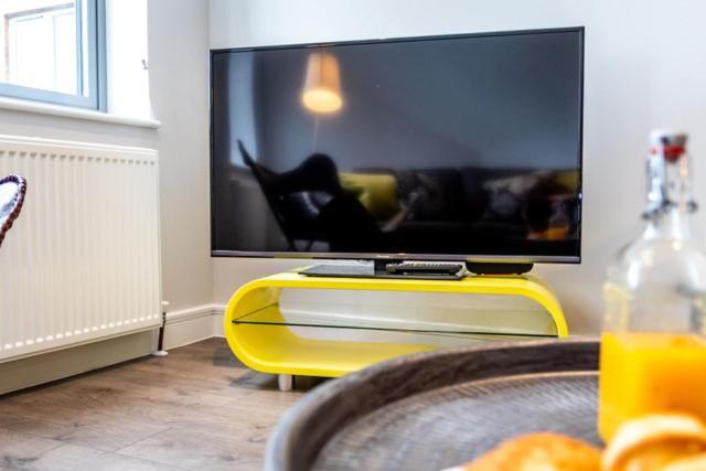 Geneva House Apartments By Elegance Living Питерборо Екстериор снимка