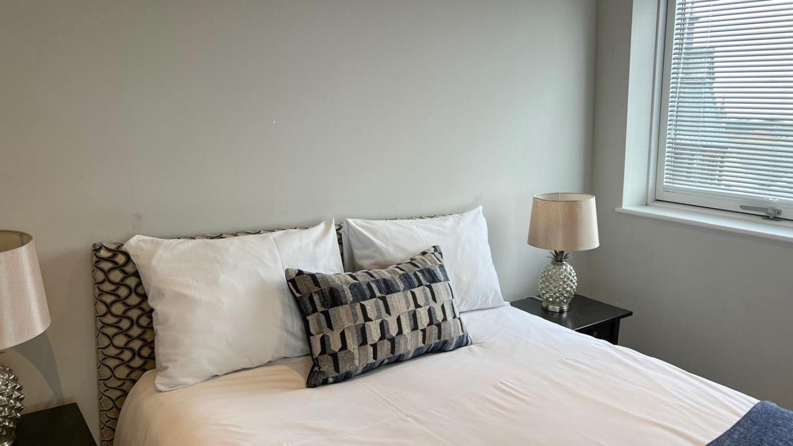 Geneva House Apartments By Elegance Living Питерборо Екстериор снимка